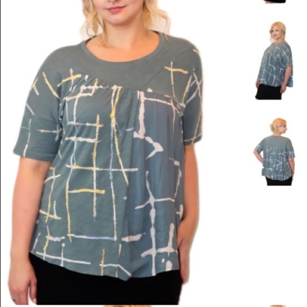 Akemi + Kim NWOT flowy top